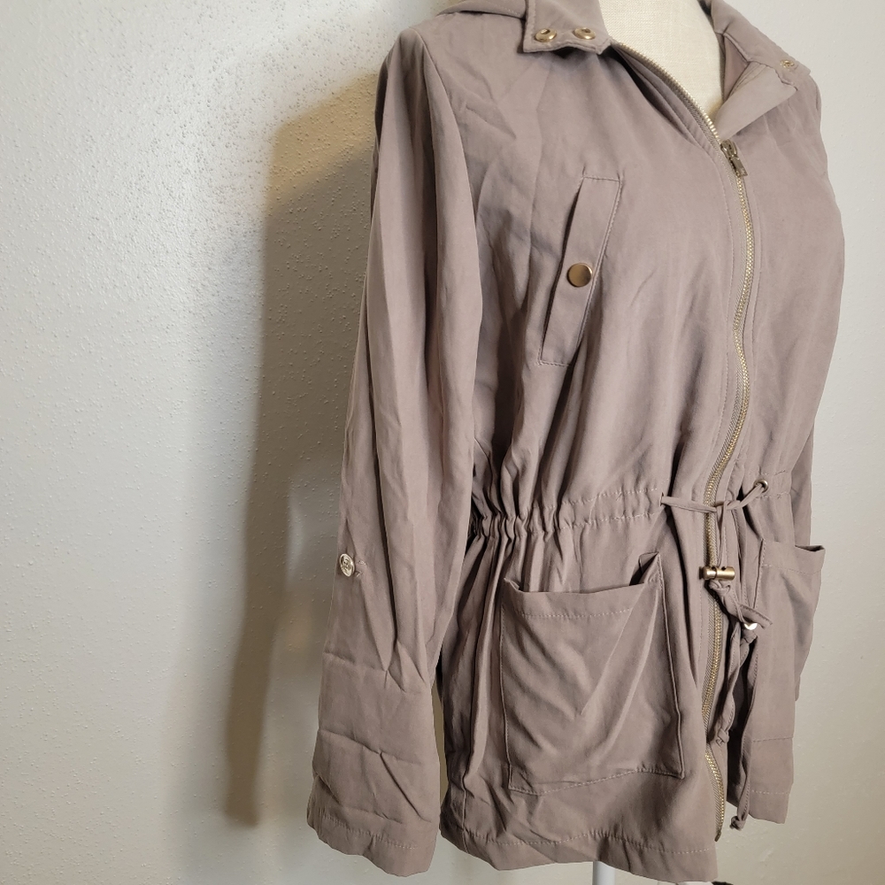 Light brown jacket. - Picture 6 of 13
